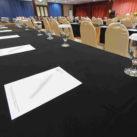 Regent'S Park Hotel Malang Luaran gambar