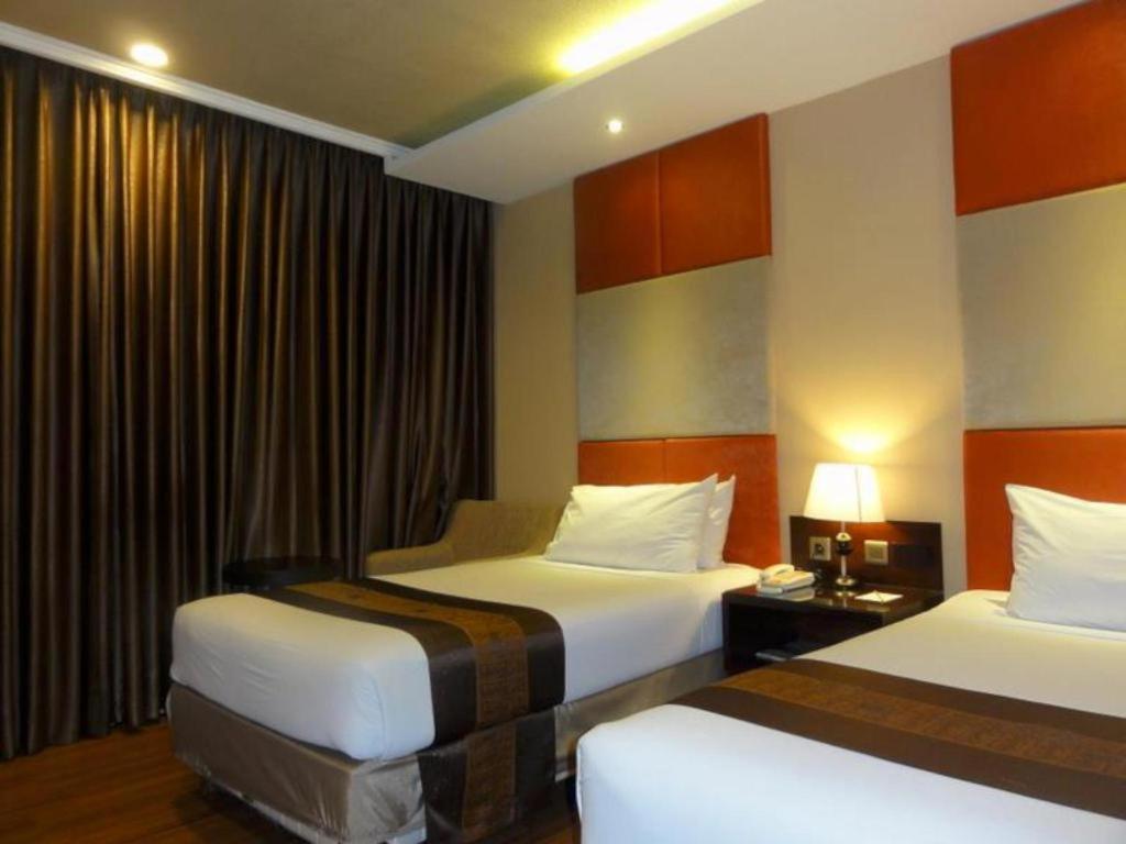 Regent'S Park Hotel Malang Luaran gambar