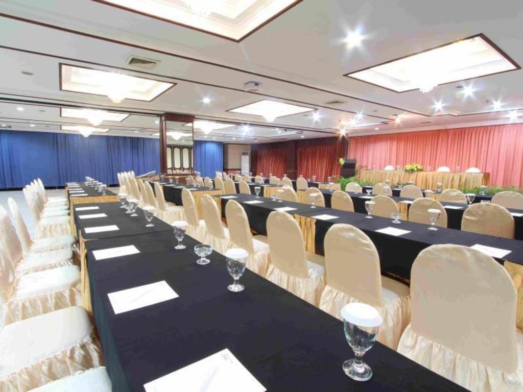 Regent'S Park Hotel Malang Luaran gambar