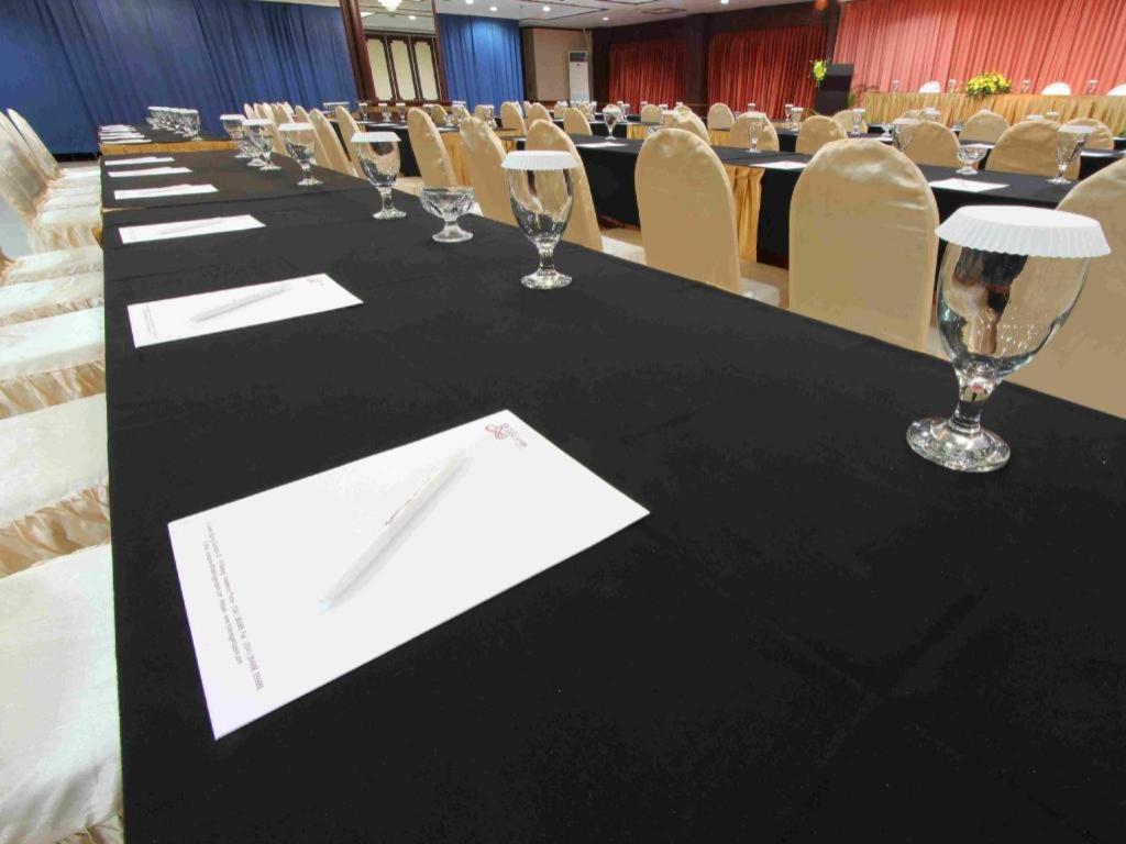 Regent'S Park Hotel Malang Luaran gambar