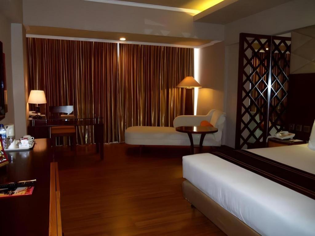 Regent'S Park Hotel Malang Luaran gambar