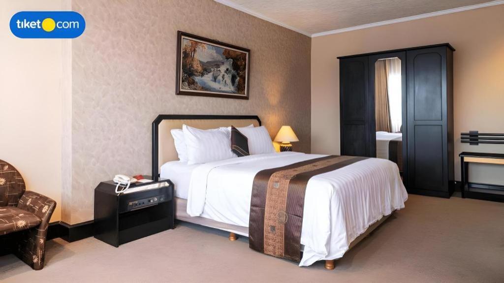 Regent'S Park Hotel Malang Luaran gambar