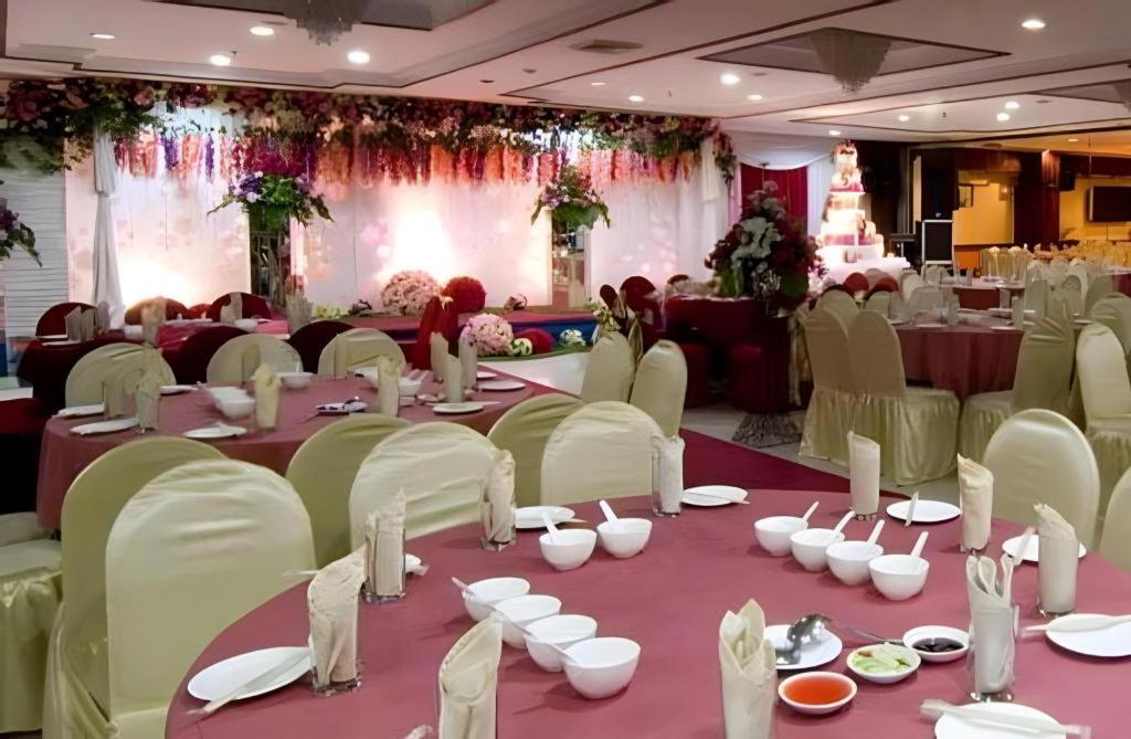 Regent'S Park Hotel Malang Luaran gambar