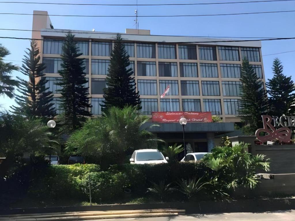 Regent'S Park Hotel Malang Luaran gambar