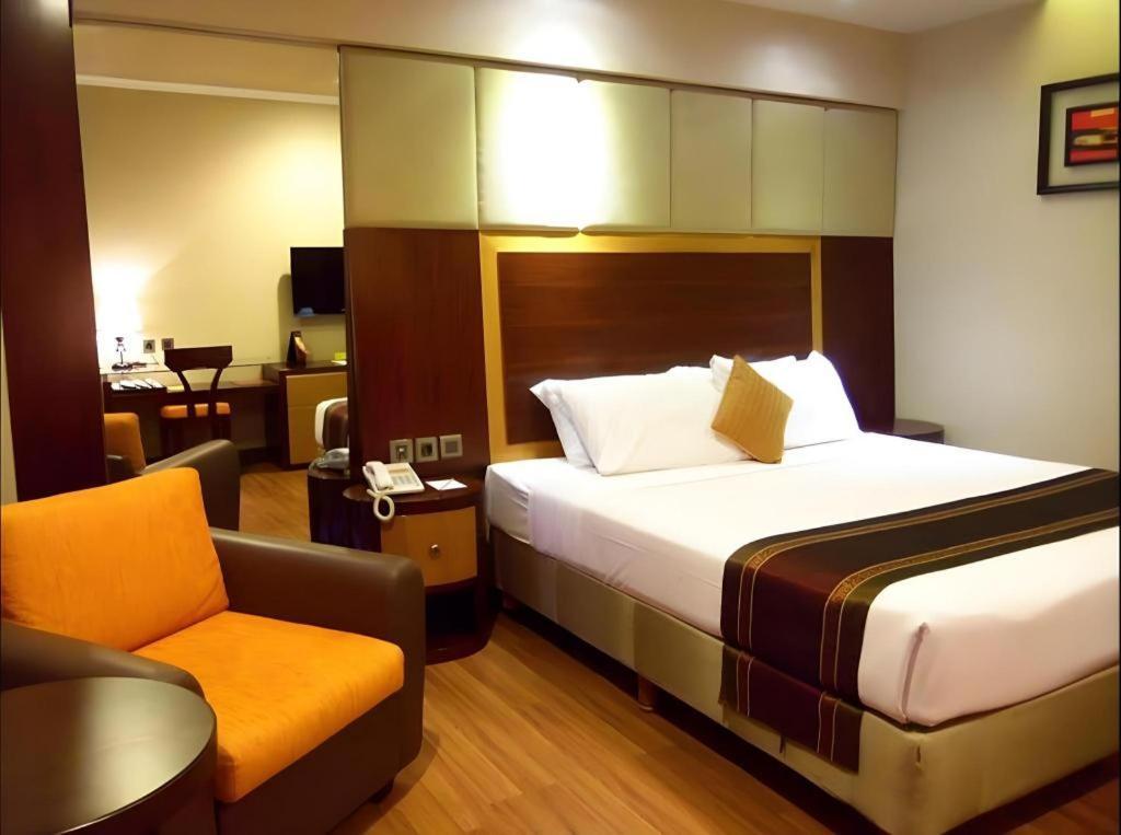 Regent'S Park Hotel Malang Luaran gambar