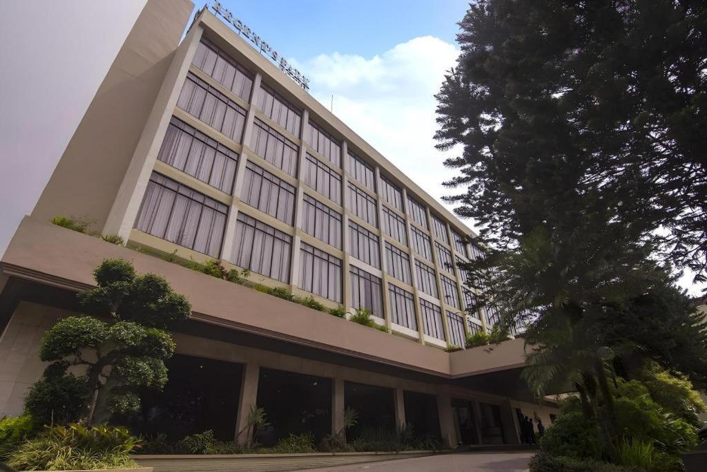 Regent'S Park Hotel Malang Luaran gambar