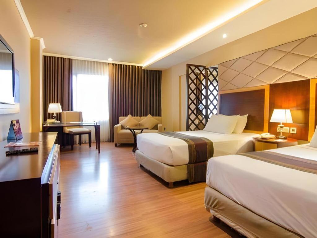 Regent'S Park Hotel Malang Luaran gambar