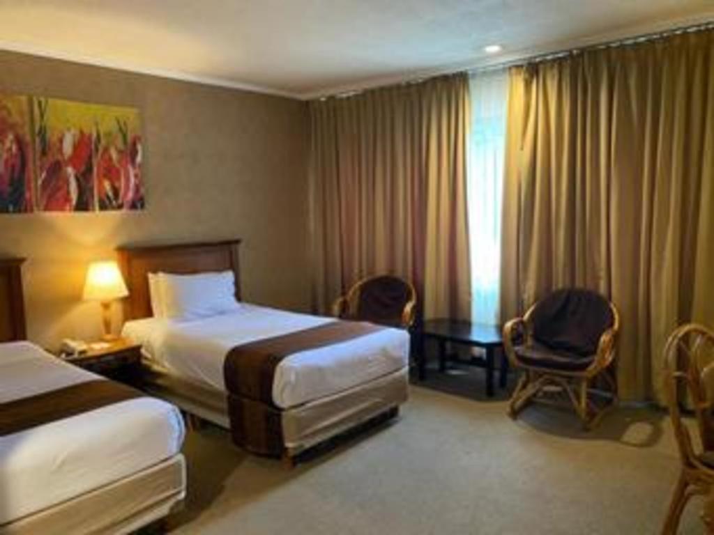Regent'S Park Hotel Malang Luaran gambar