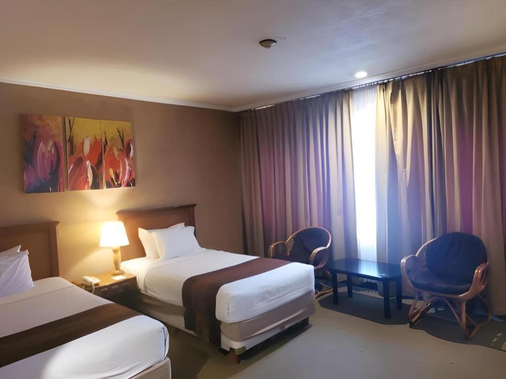 Regent'S Park Hotel Malang Luaran gambar