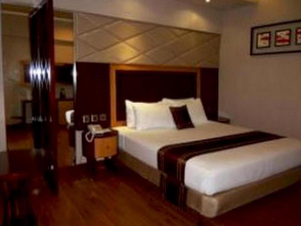 Regent'S Park Hotel Malang Luaran gambar
