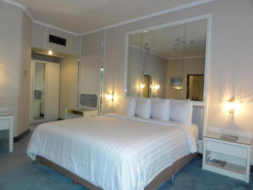 Regent'S Park Hotel Malang Luaran gambar