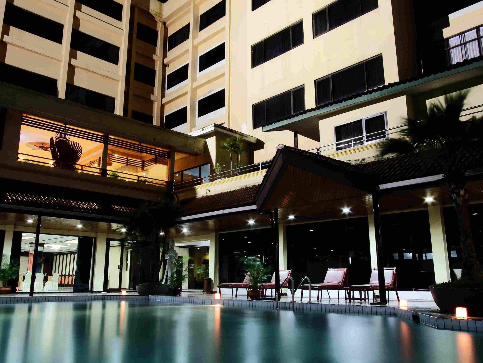 Regent'S Park Hotel Malang Luaran gambar