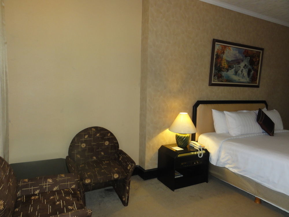 Regent'S Park Hotel Malang Luaran gambar